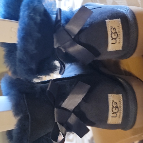 Ugg bowtie classic short boot - Picture 3 of 5